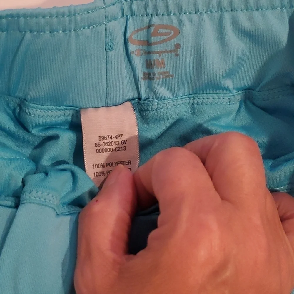 𝅺Champion Shorts Size M (35)